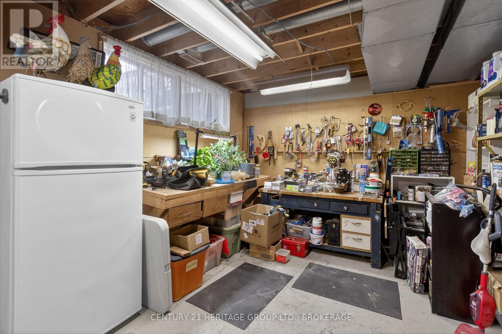187 HILLSIDE CIRCLE - 44