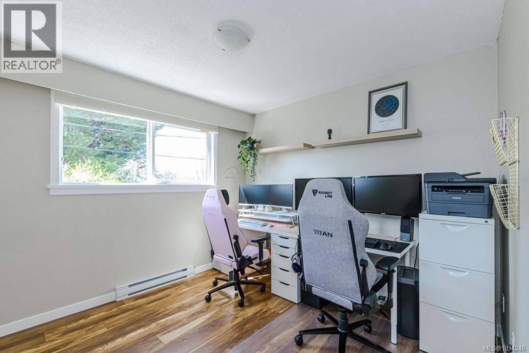 #23 3060 Harriet Rd - 27