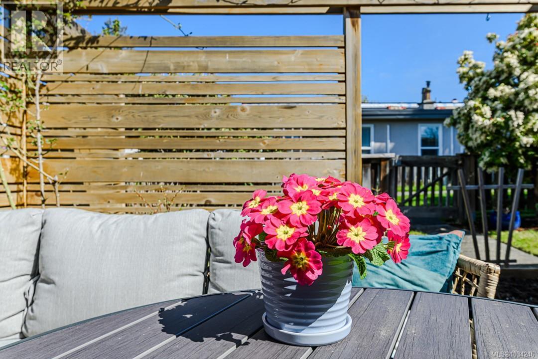 23 3060 Harriet Road, Saanich