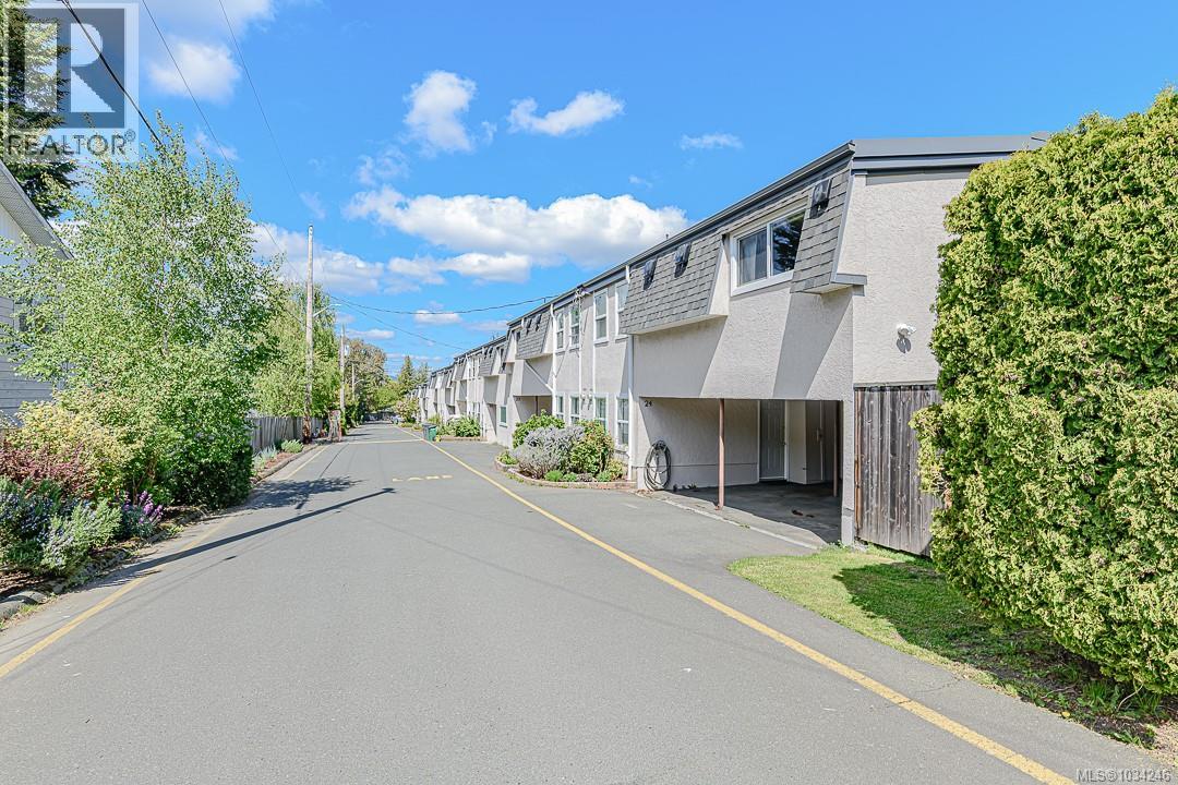 #23 3060 Harriet Rd - 37