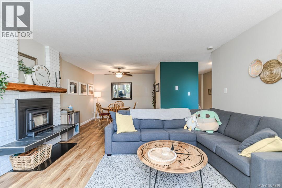 23 3060 Harriet Road, Saanich