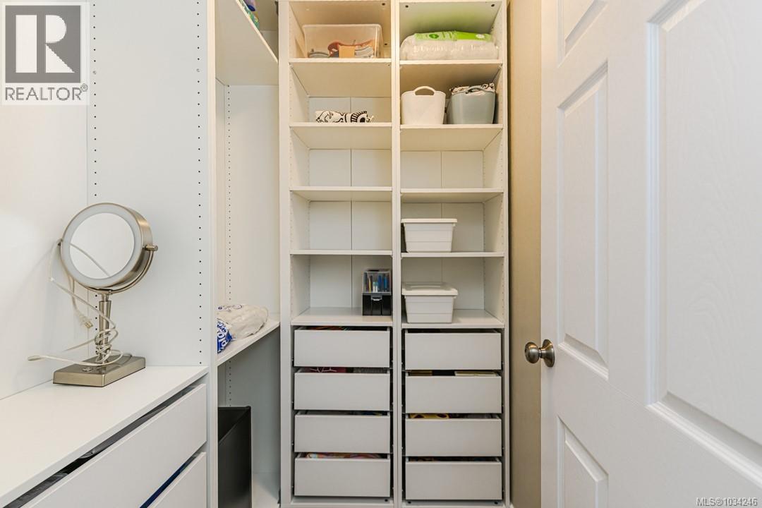 23 3060 Harriet Road, Saanich