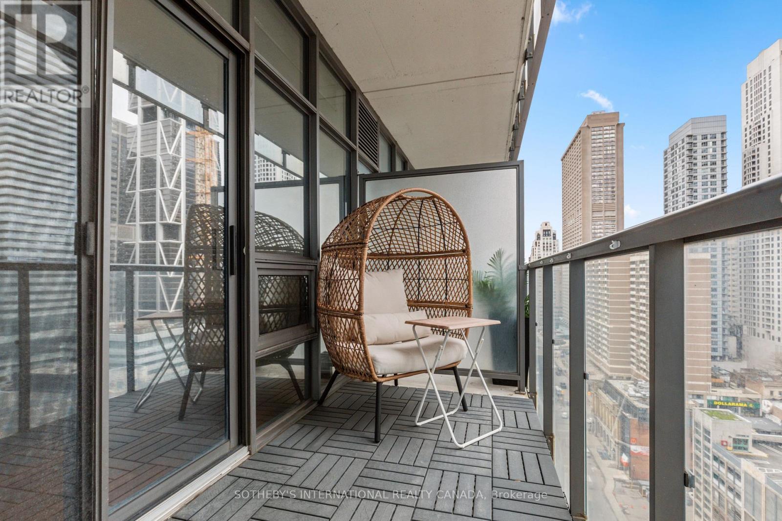 #1611 33 CHARLES STREET E - 22