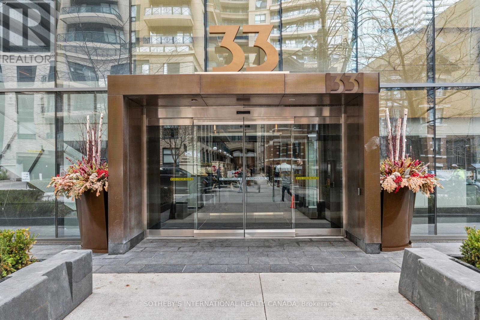 #1611 33 CHARLES STREET E - 36