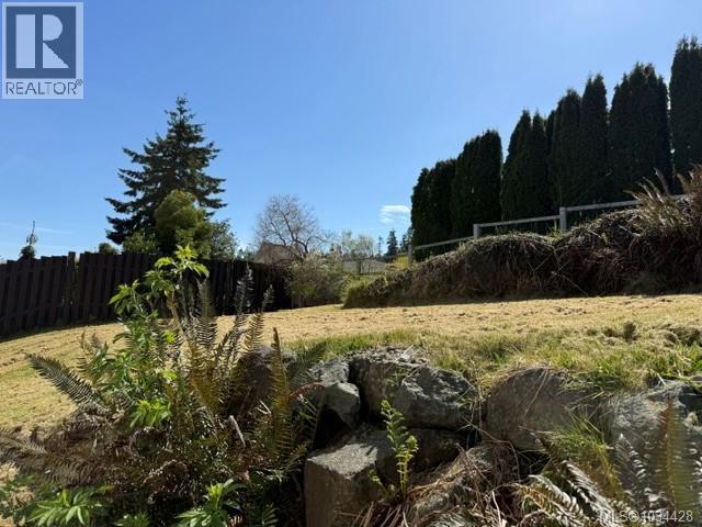 6140 Huckleberry Lane - Image 2