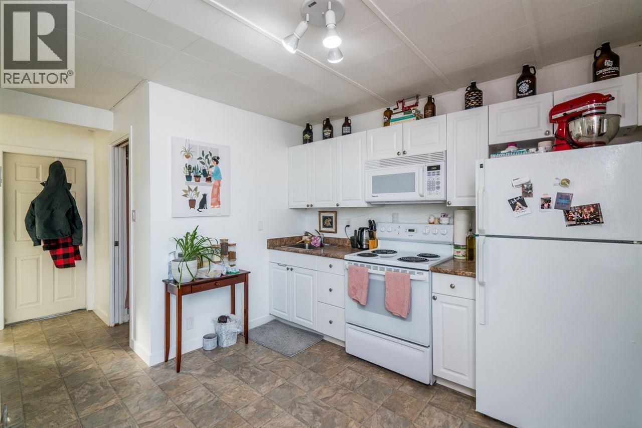 469-471 LYON STREET, Prince George