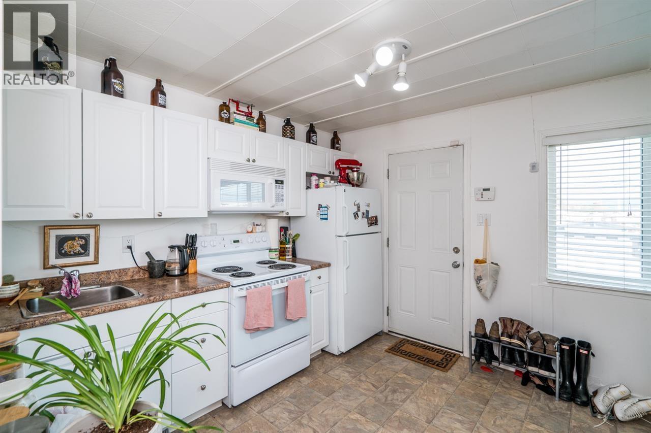 469-471 LYON STREET, Prince George
