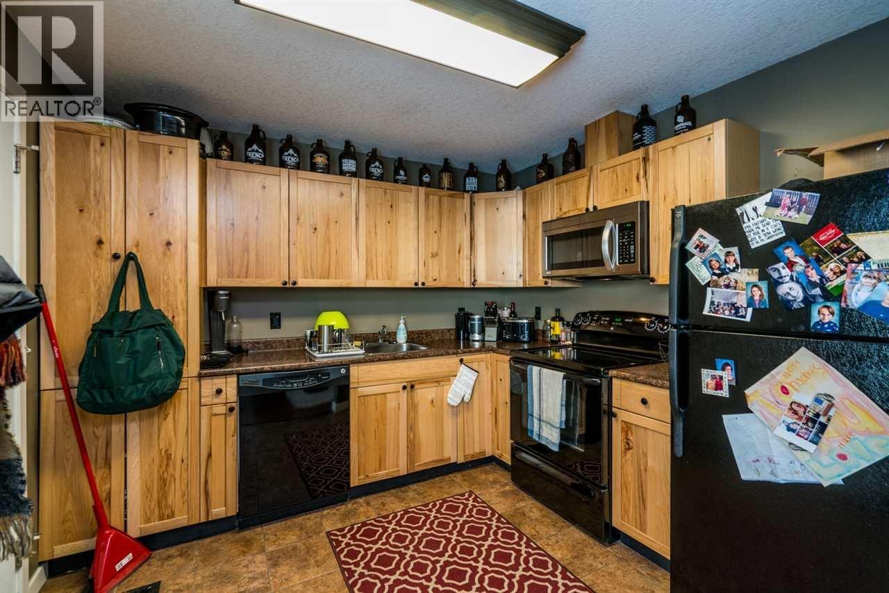 469-471 LYON STREET, Prince George