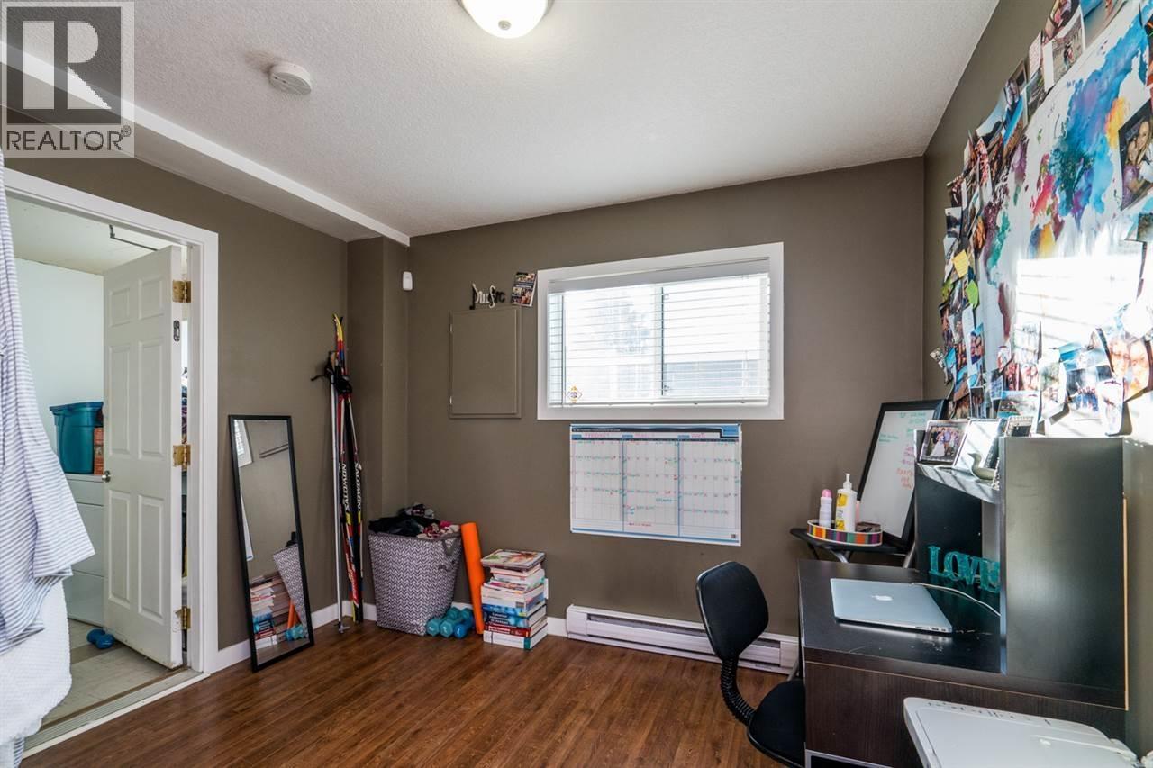 469-471 LYON STREET, Prince George