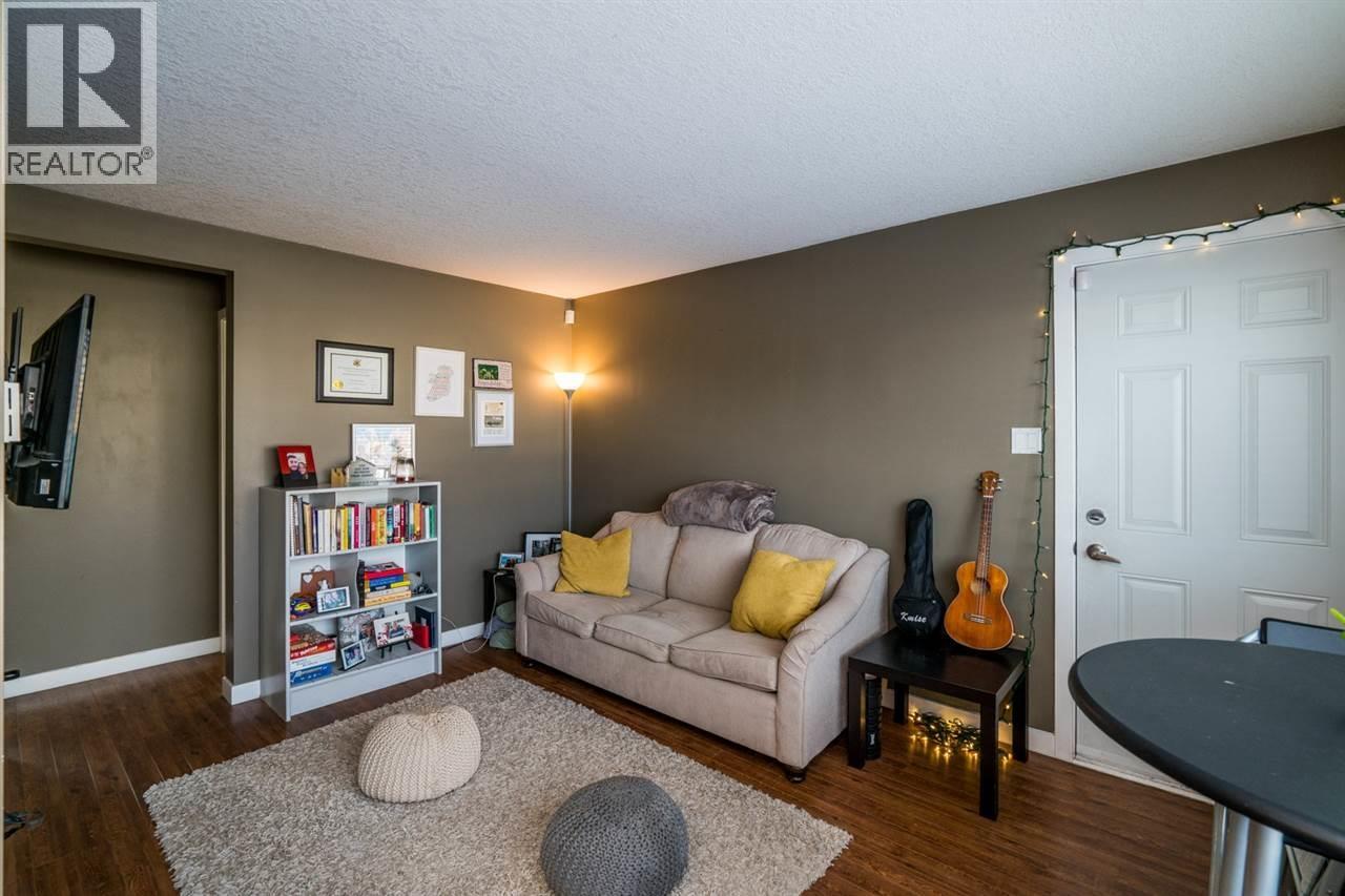 469-471 LYON STREET, Prince George