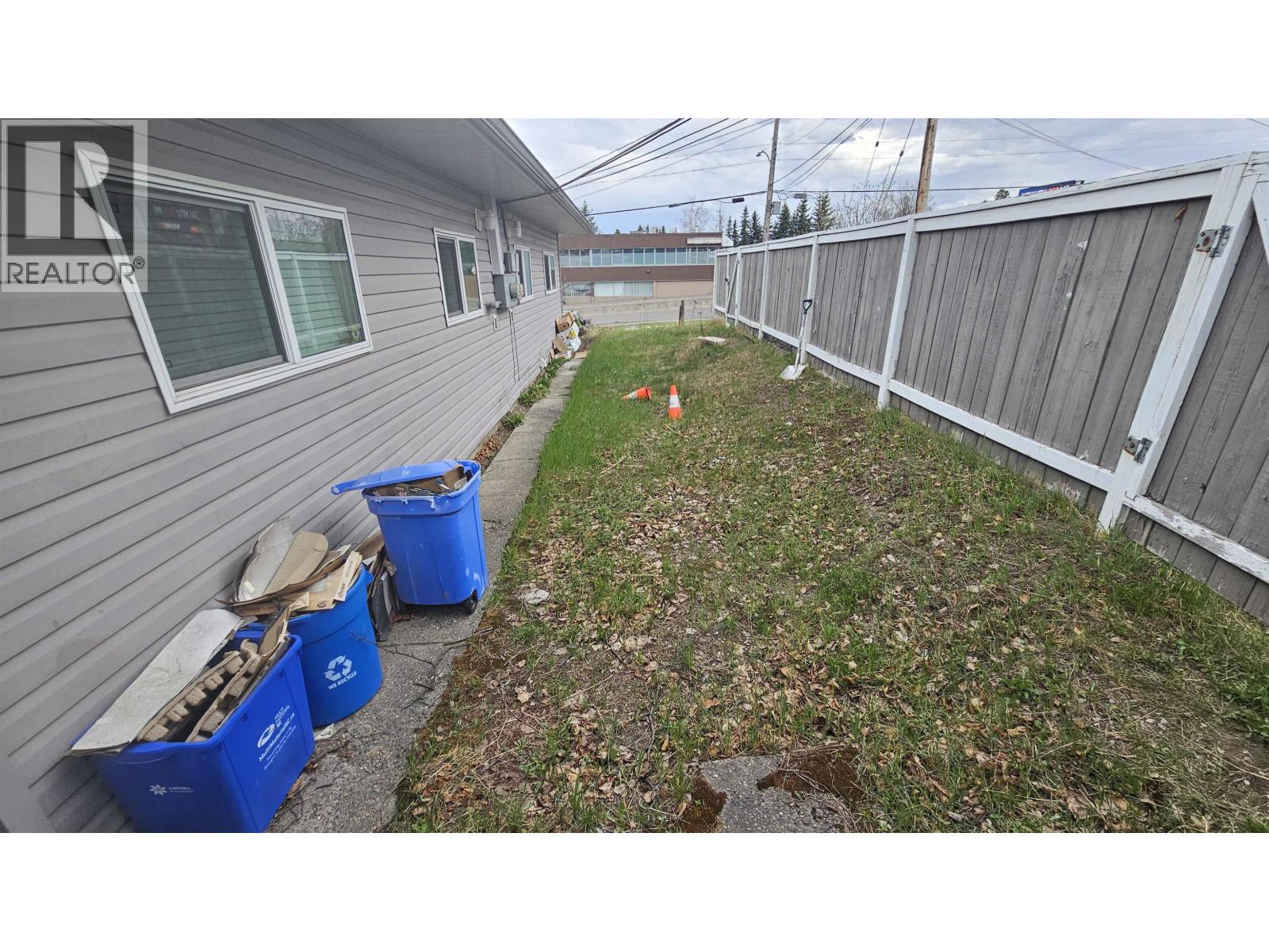 469-471 LYON STREET, Prince George
