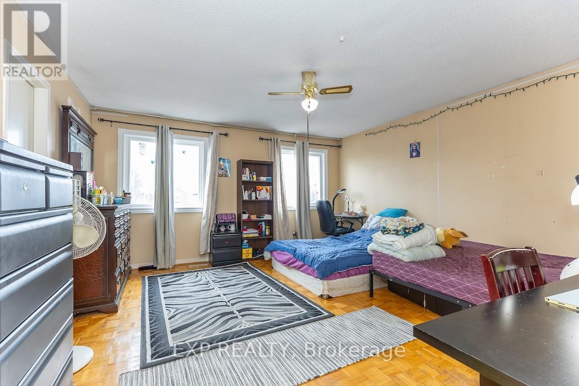8 FAYWOOD DRIVE - 22