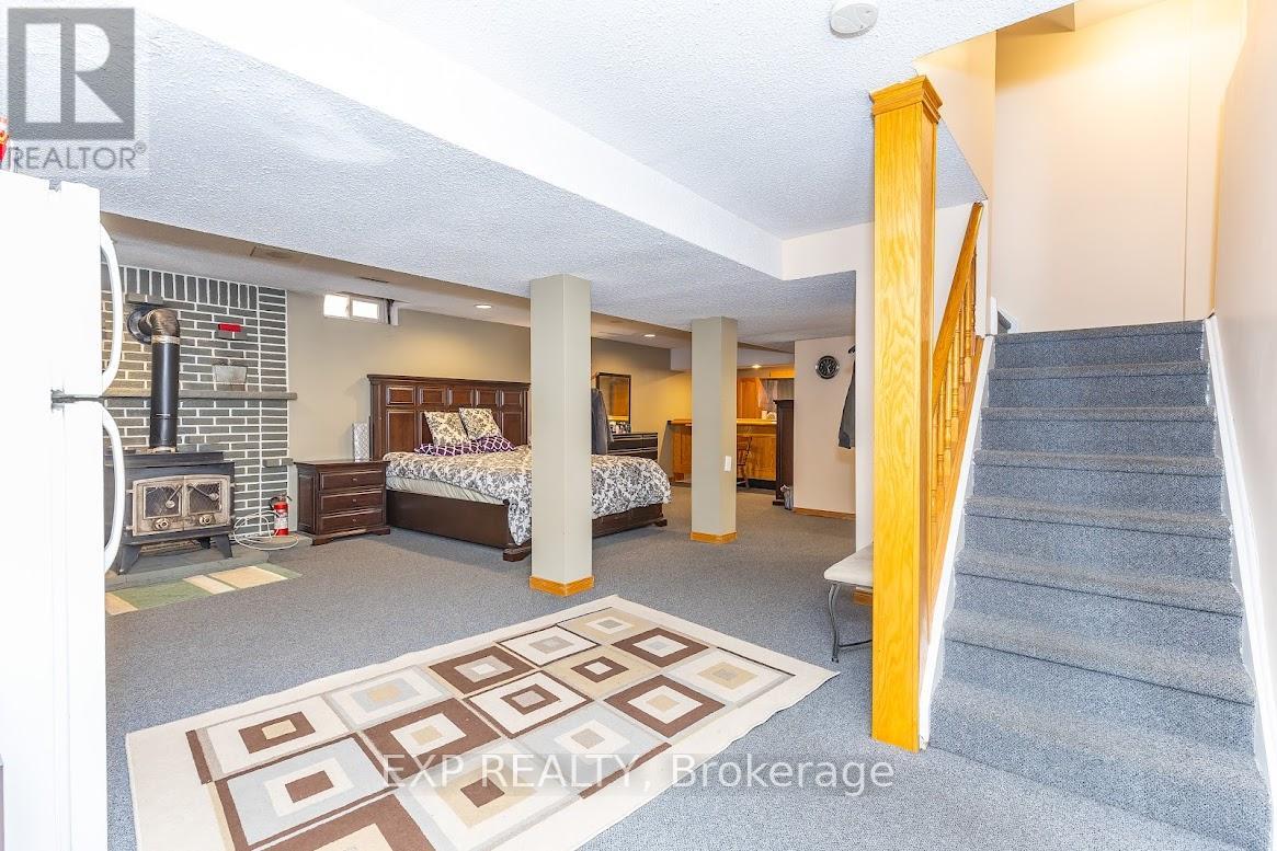 8 FAYWOOD DRIVE - 39