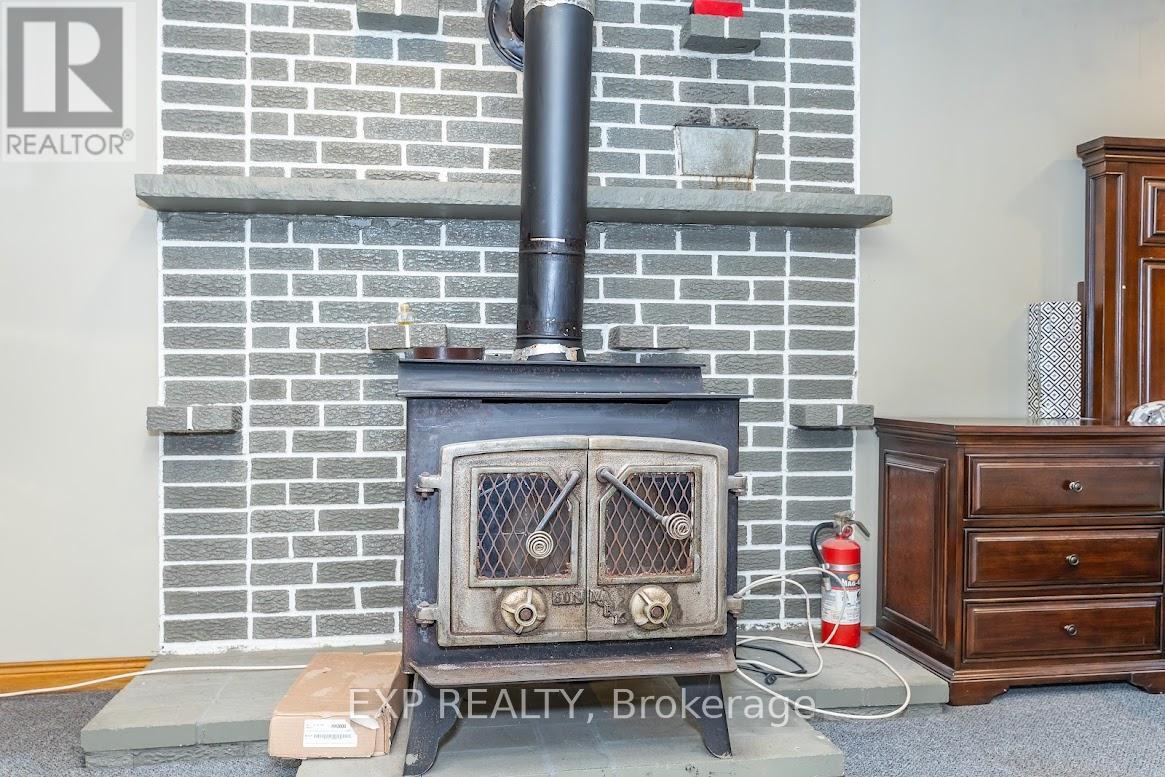 8 FAYWOOD DRIVE - 43
