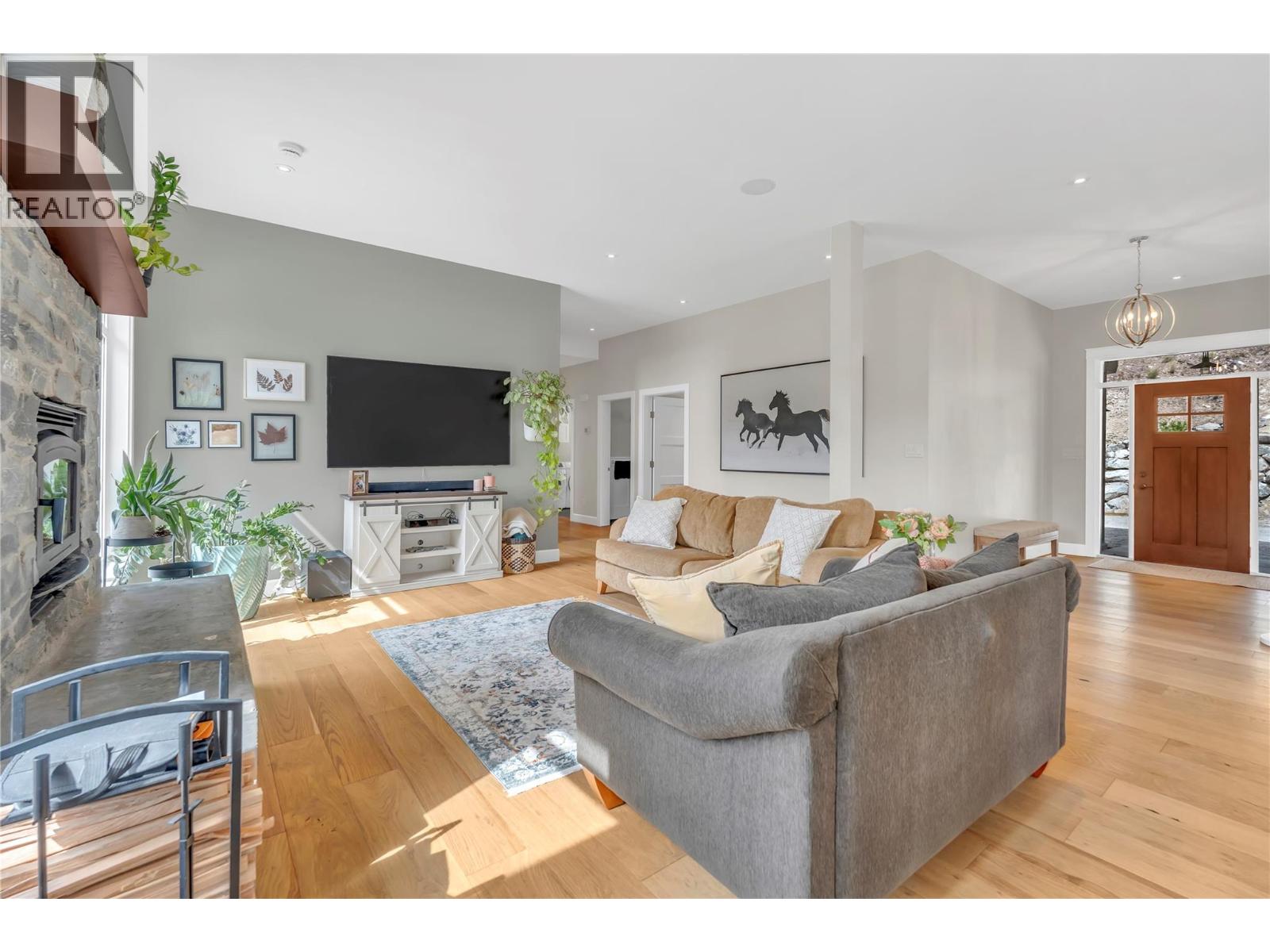 8388 Princeton Summerland Road, Summerland