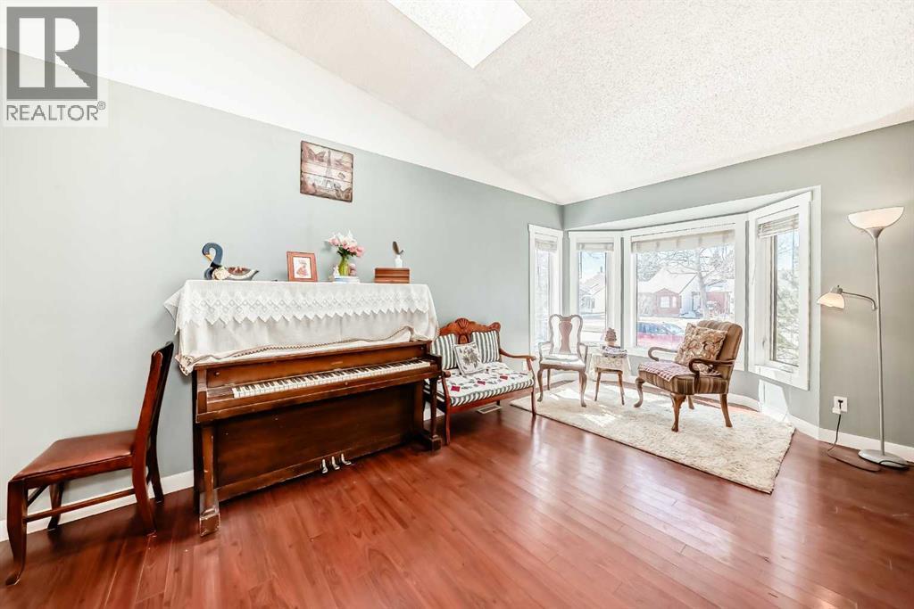 216 Hawkwood Boulevard NW — photo 6