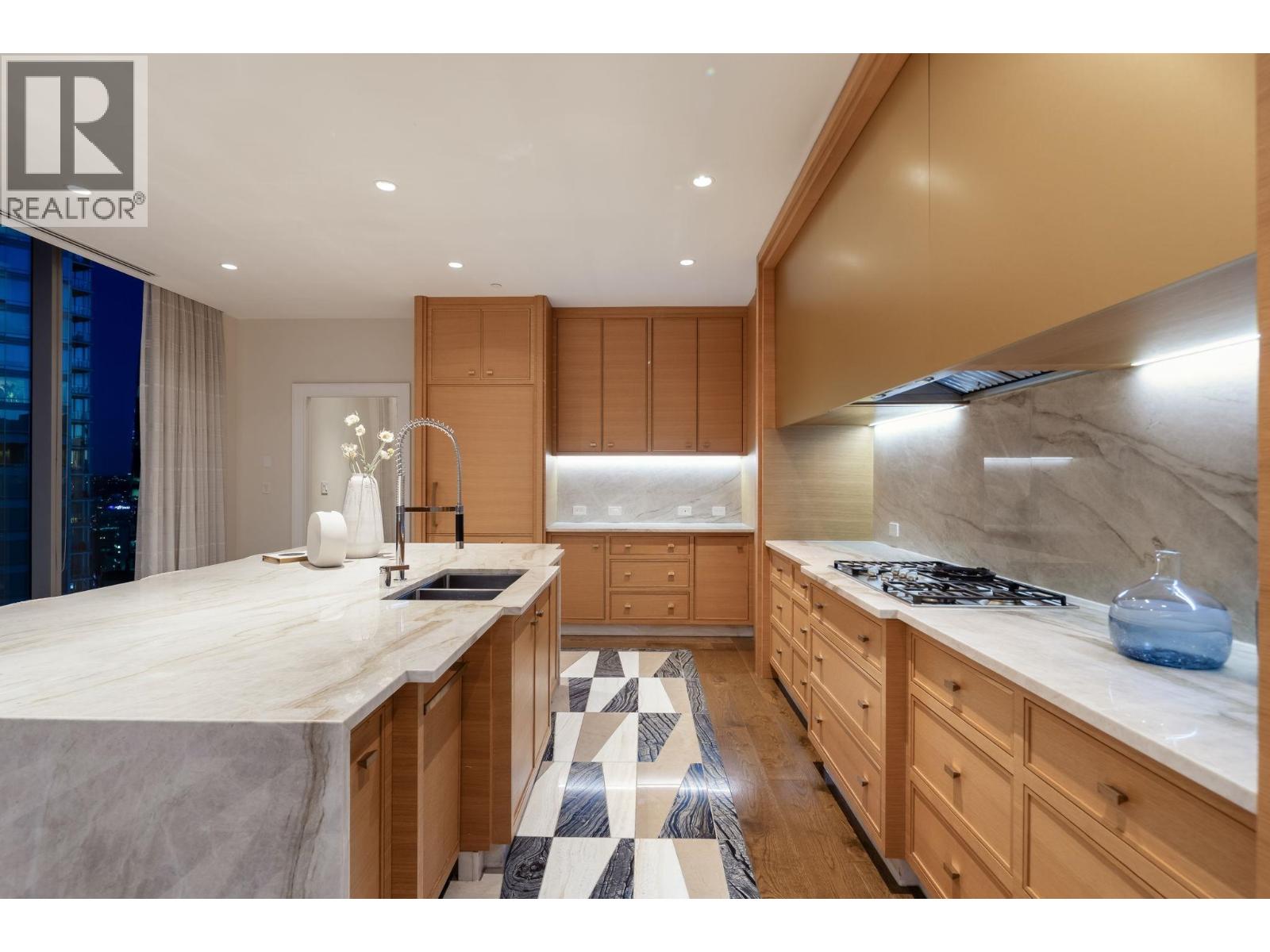 PH3101 277 THURLOW STREET, Vancouver