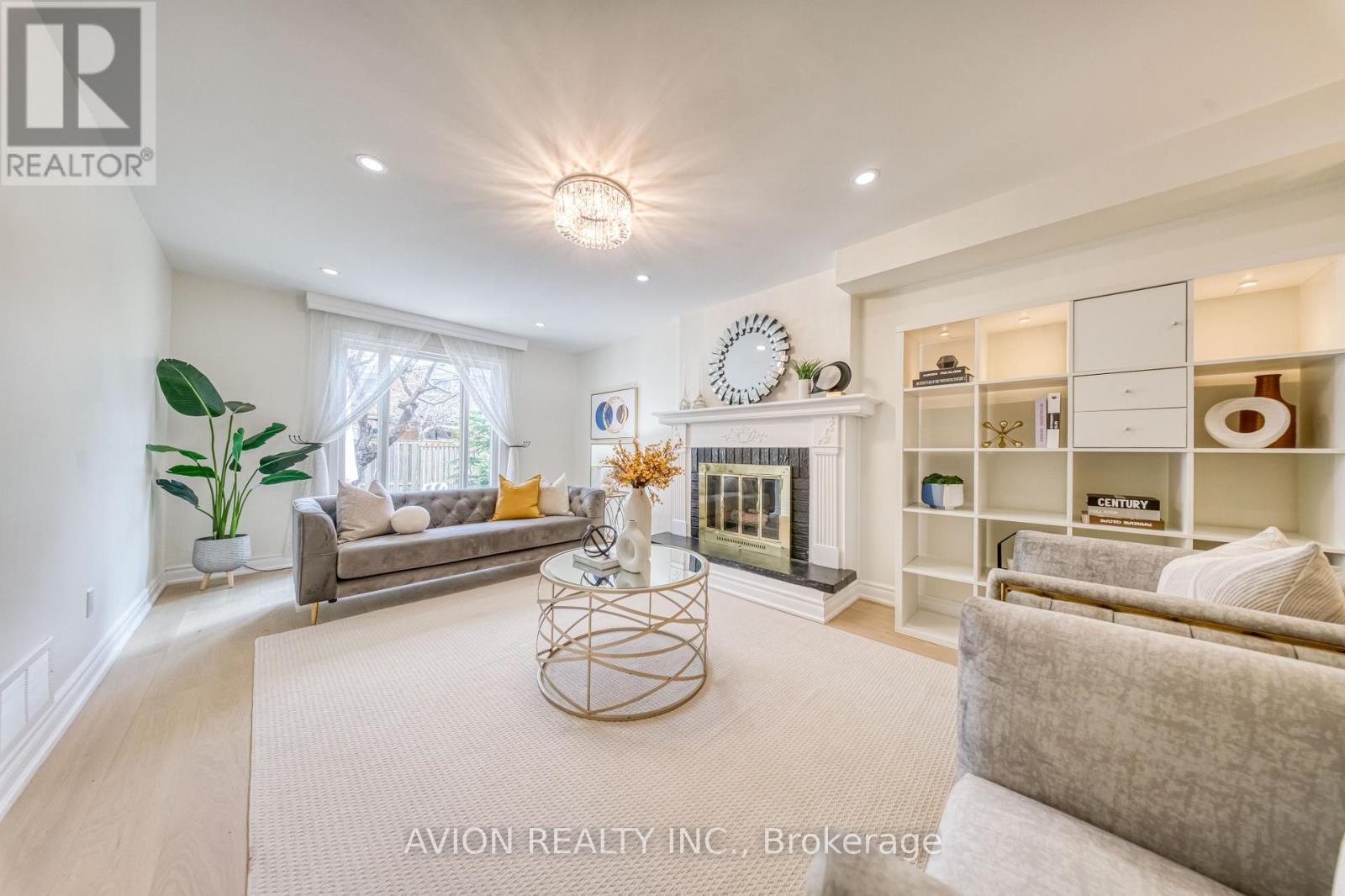 134 BUTTERFIELD CRESCENT - 11