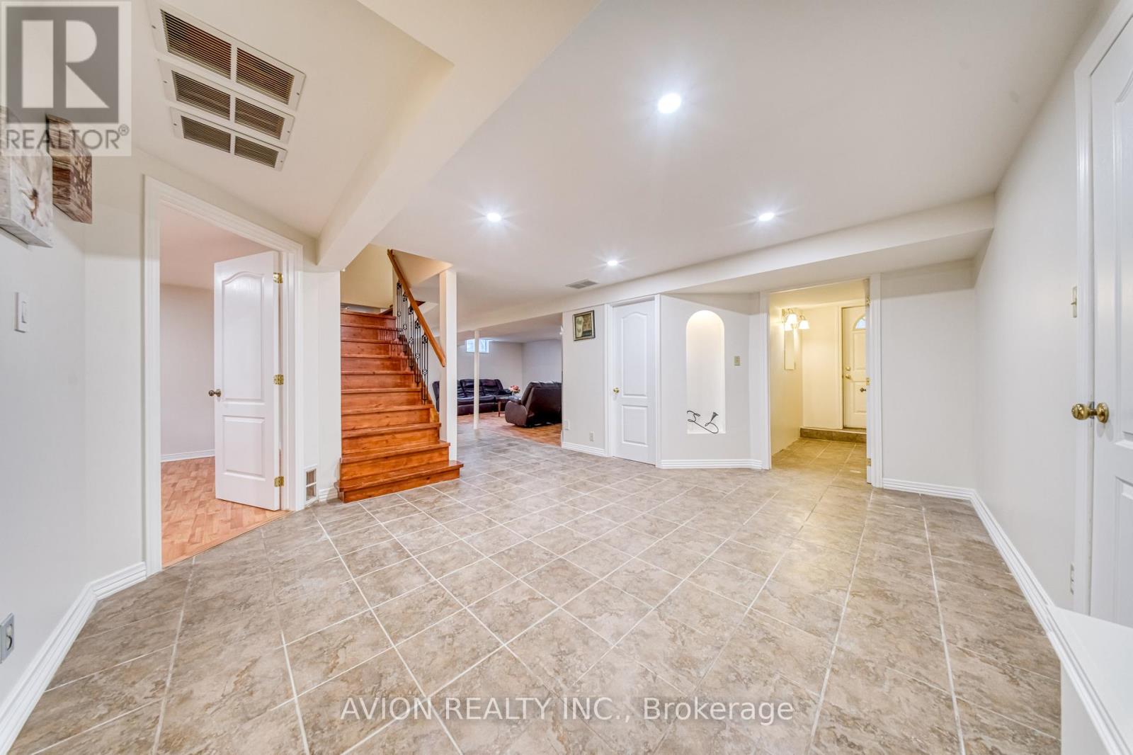 134 BUTTERFIELD CRESCENT - 36