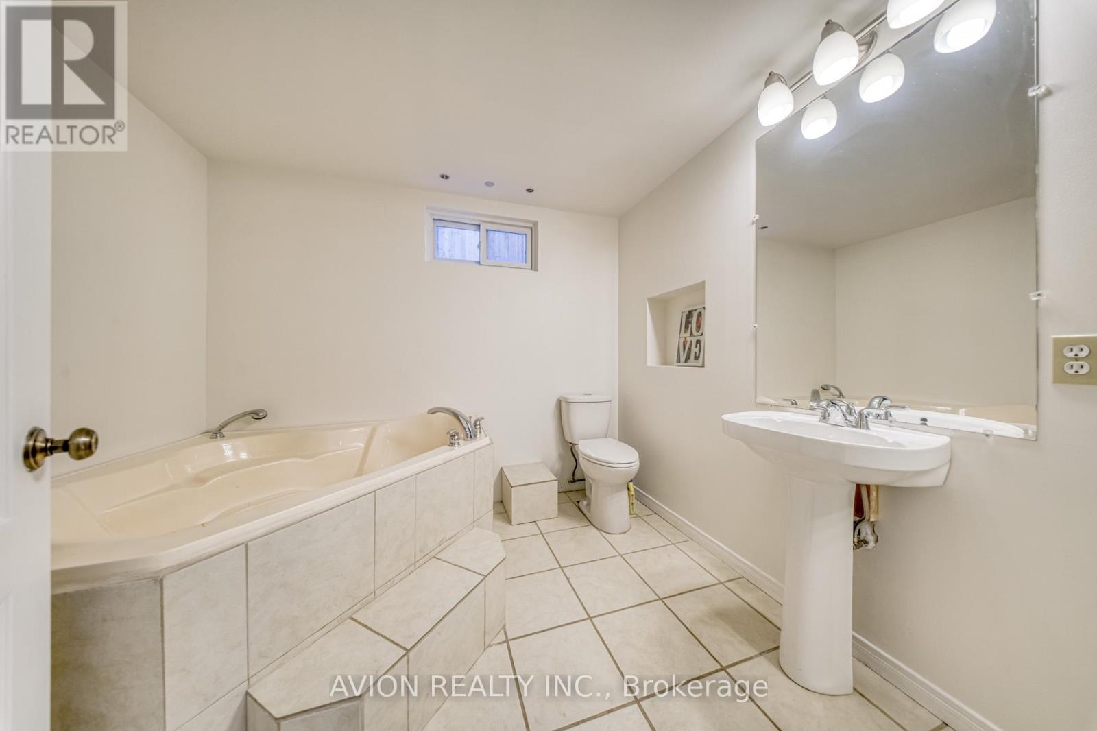 134 BUTTERFIELD CRESCENT - 41