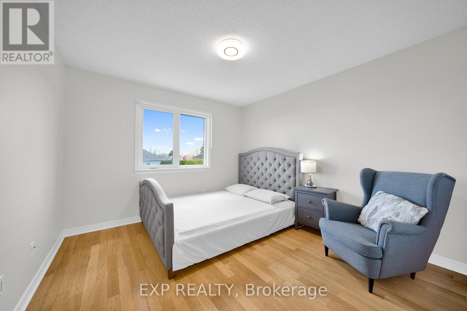 126 GRENADIER WAY - 32
