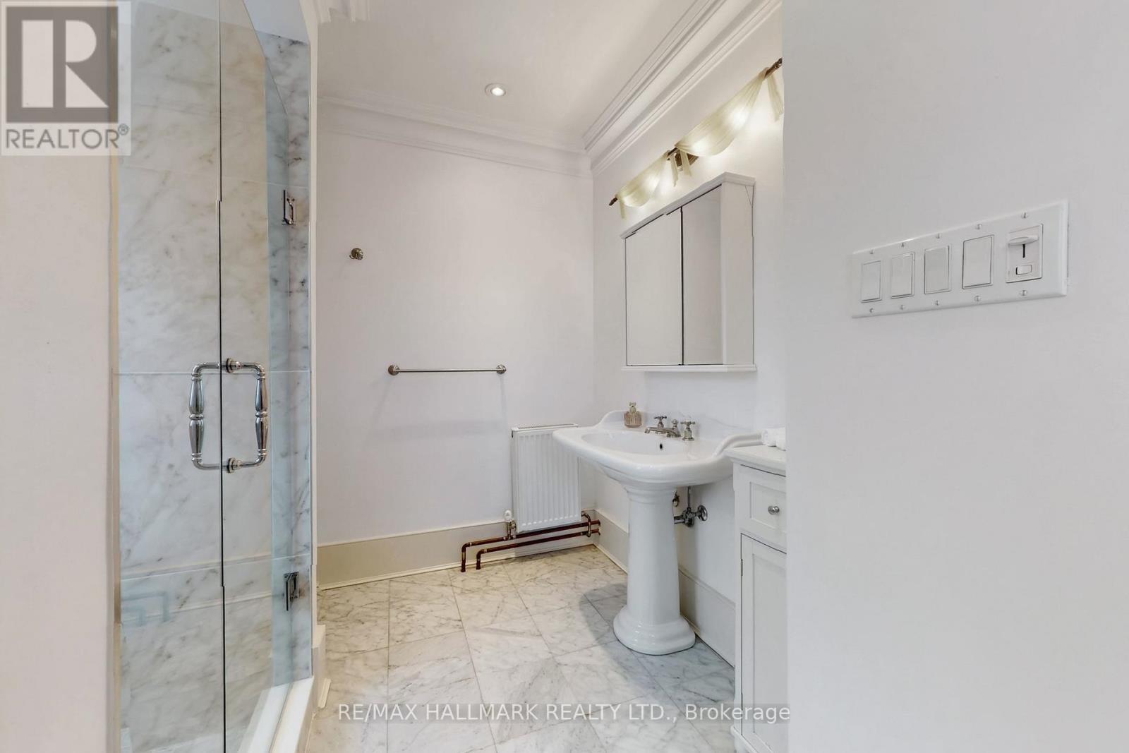 64 POWELL STREET - 27