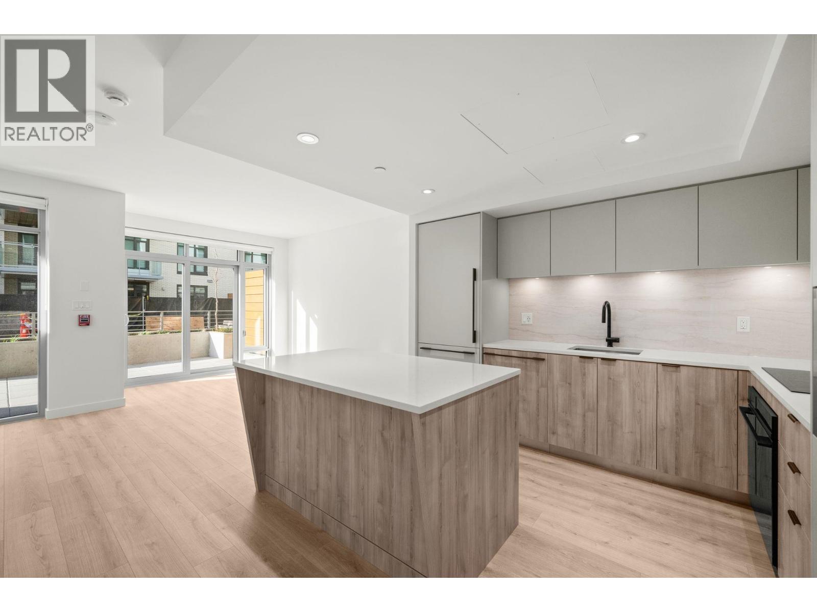 1xx 755 HARBOURSIDE DRIVE, North Vancouver