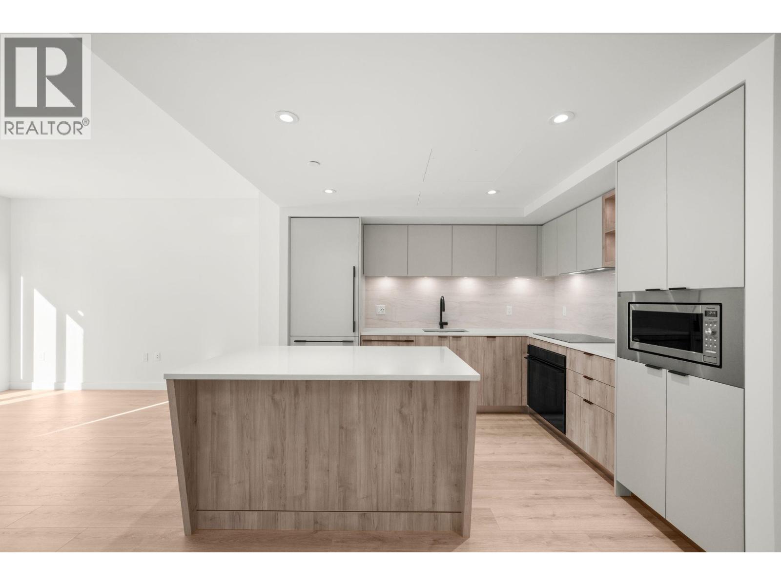 1xx 755 HARBOURSIDE DRIVE, North Vancouver