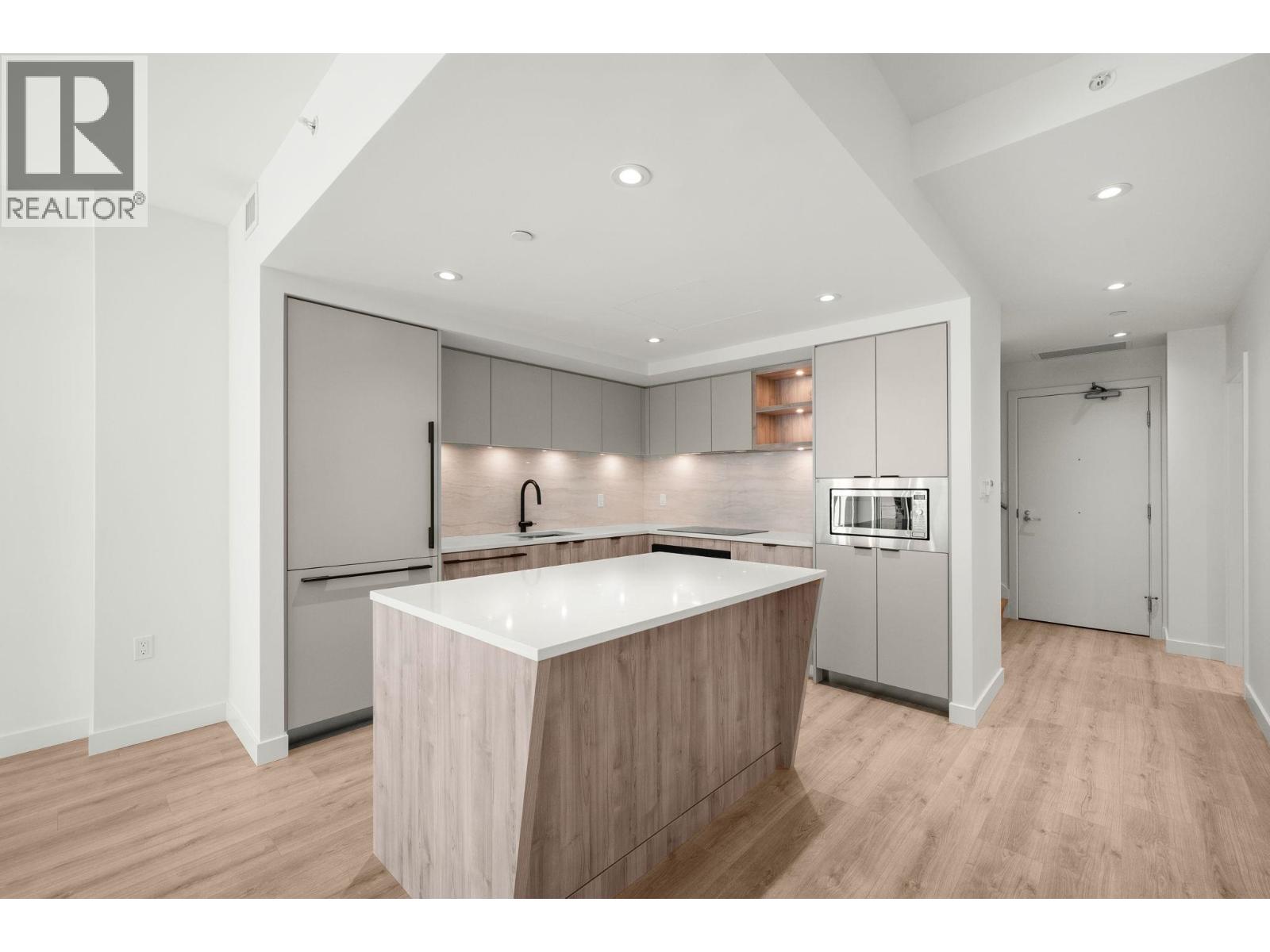 1xx 755 HARBOURSIDE DRIVE, North Vancouver