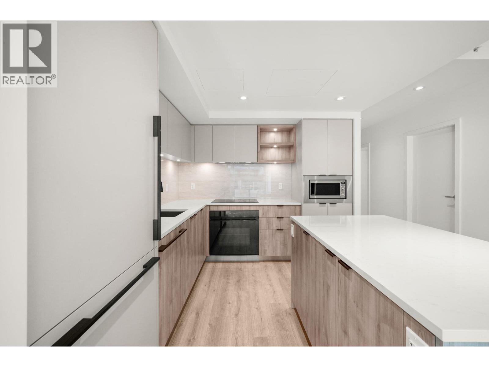 1xx 755 HARBOURSIDE DRIVE, North Vancouver