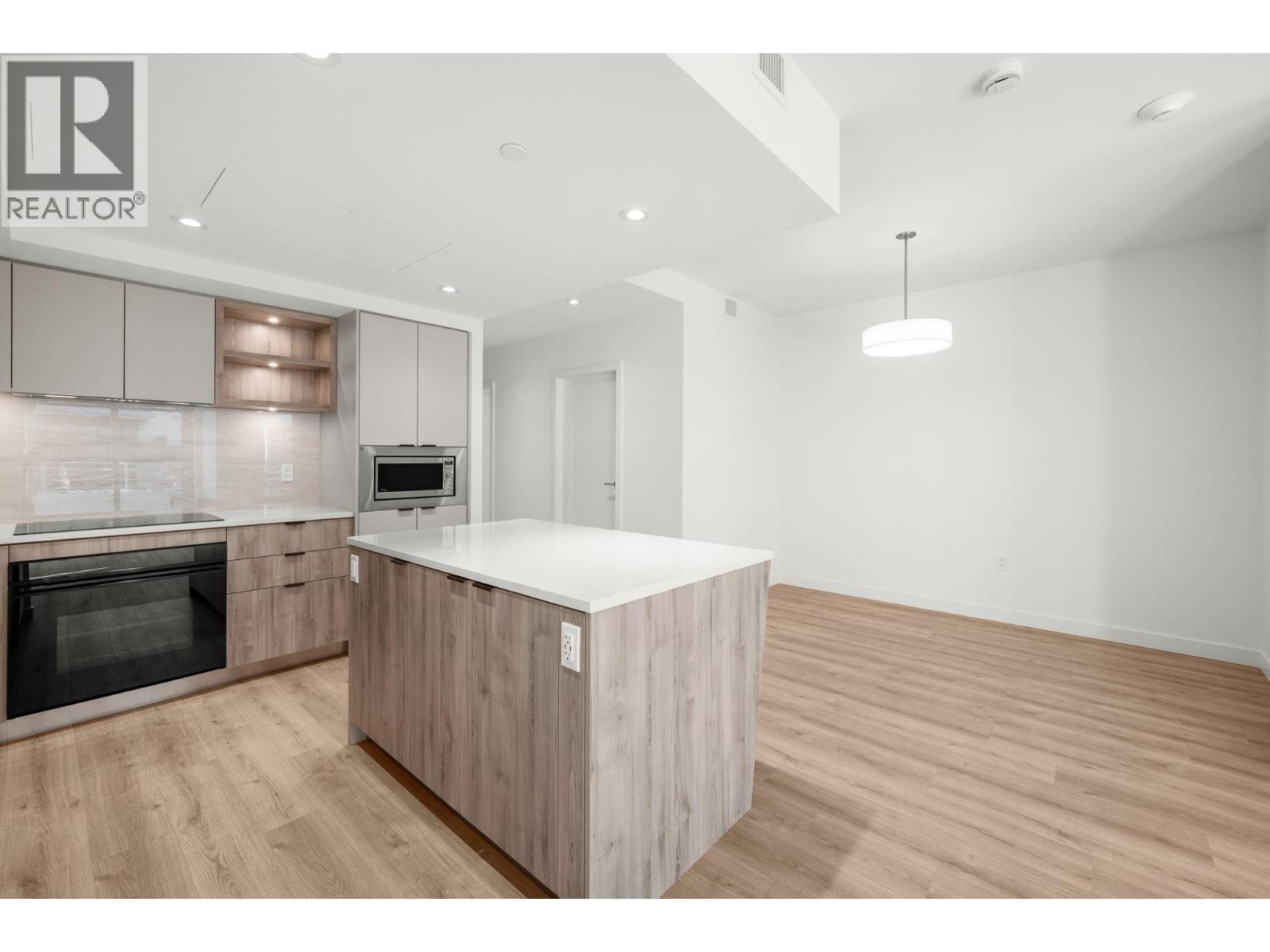 1xx 755 HARBOURSIDE DRIVE, North Vancouver