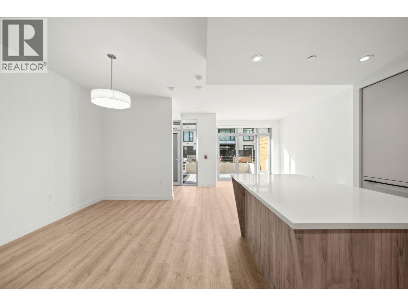 1xx 755 HARBOURSIDE DRIVE, North Vancouver