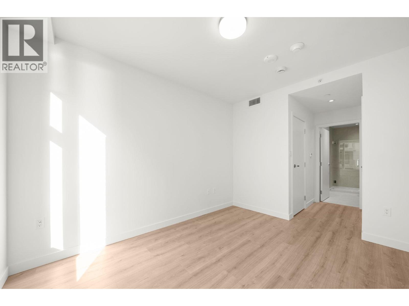 1xx 755 HARBOURSIDE DRIVE, North Vancouver