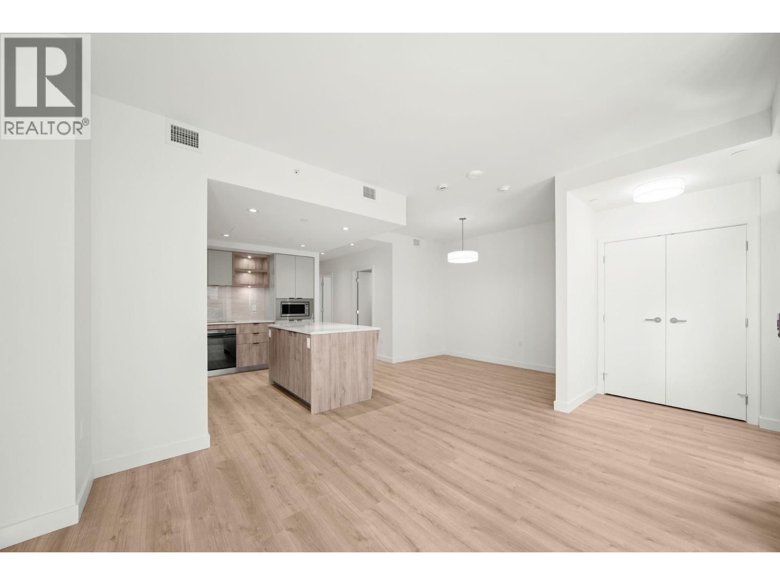 1xx 755 HARBOURSIDE DRIVE, North Vancouver