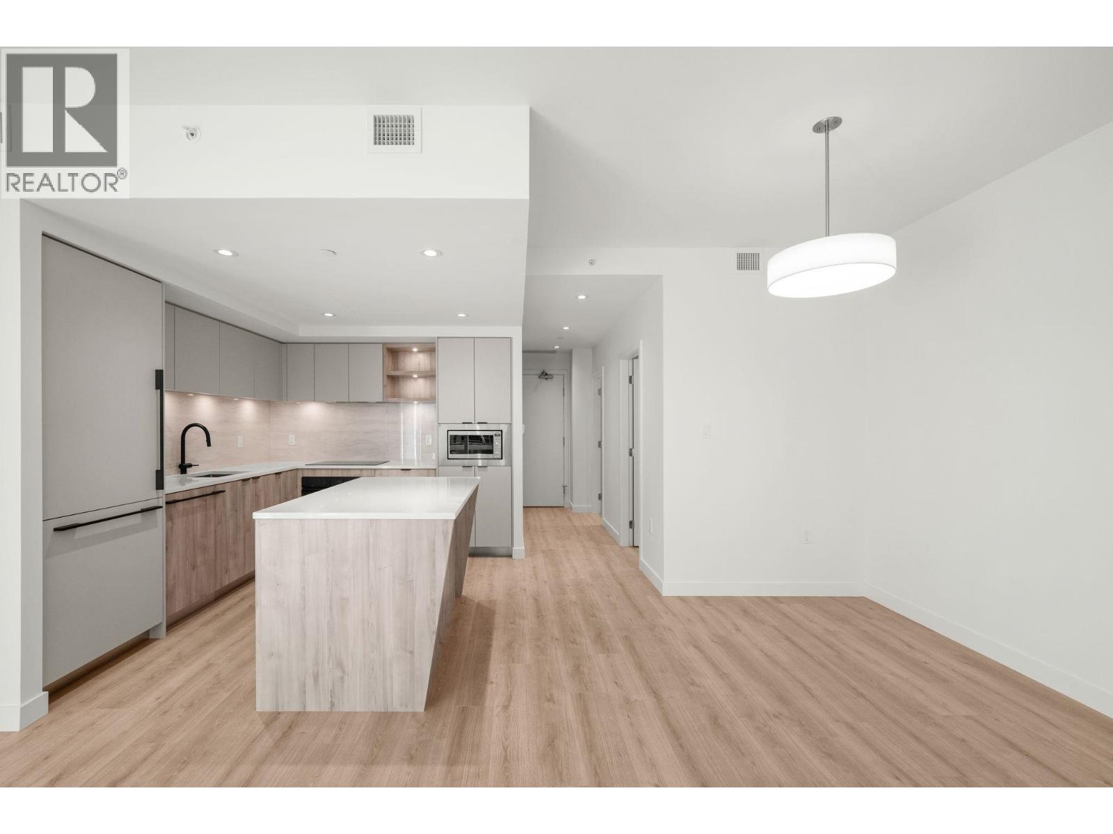 1xx 755 HARBOURSIDE DRIVE, North Vancouver