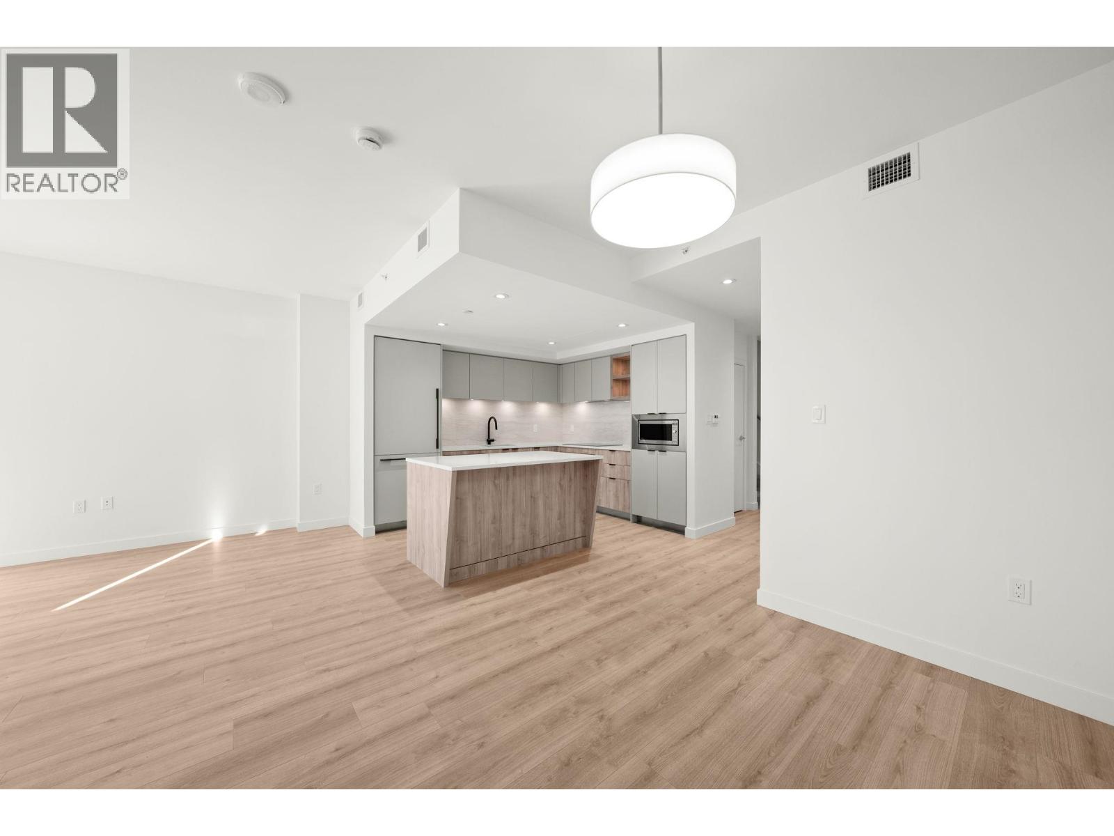 1xx 755 HARBOURSIDE DRIVE, North Vancouver