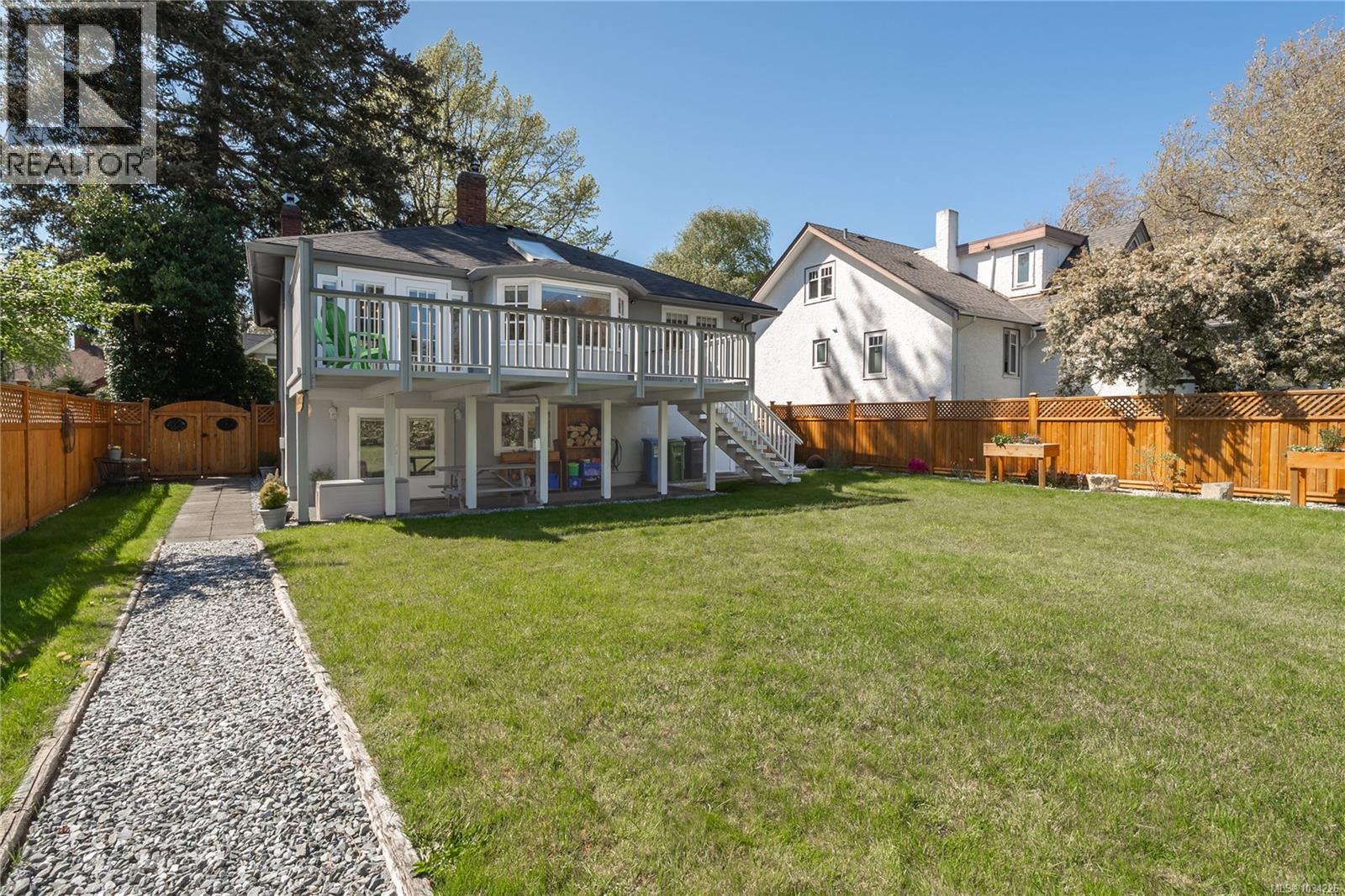 777 St. Patrick St - 9
