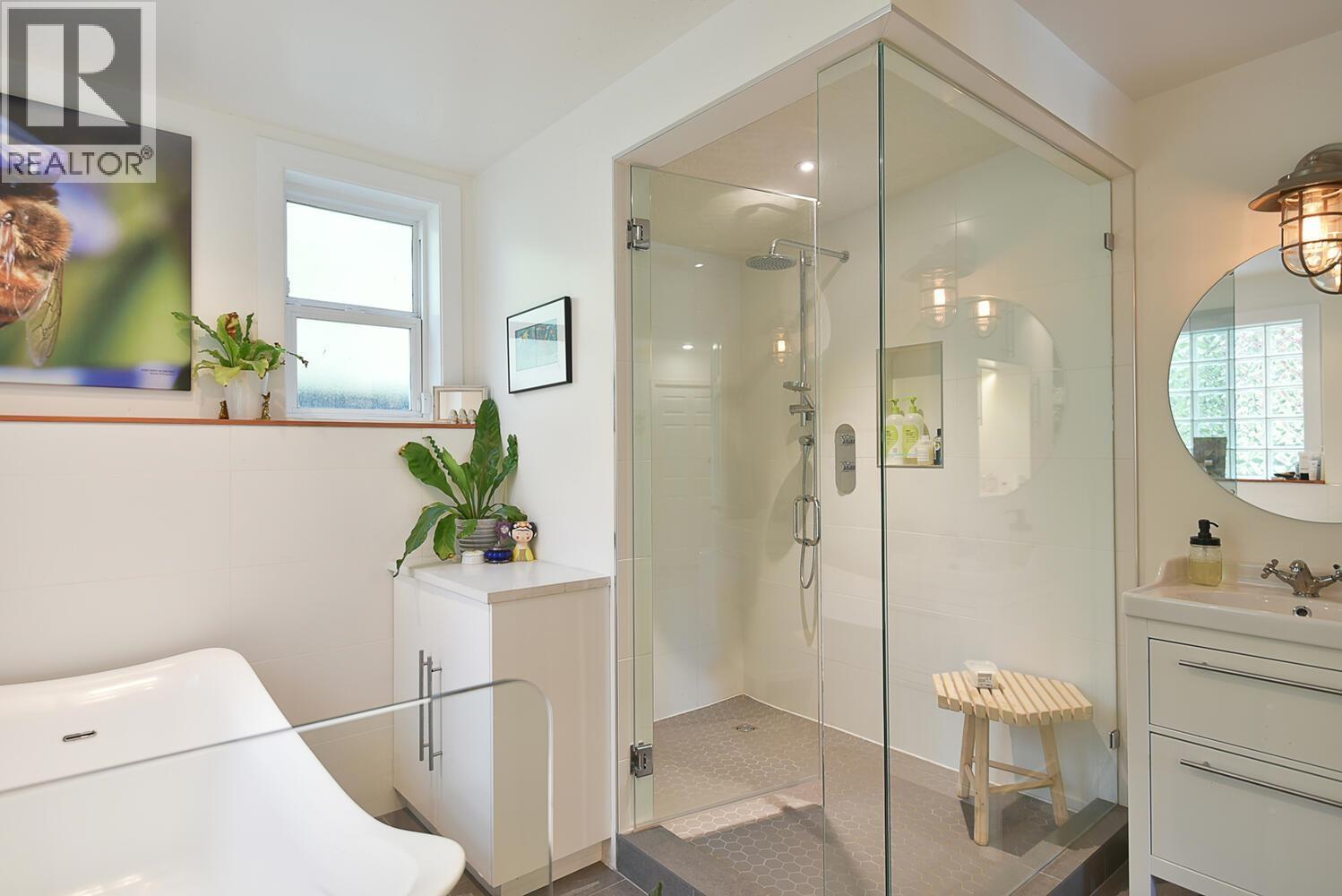 2855 LACEY PLACE, Roberts Creek