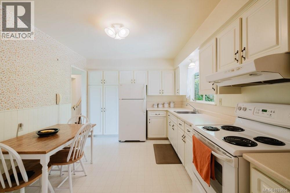  4312 Parkside Crescent, Saanich