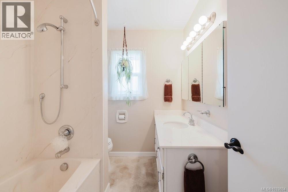  4312 Parkside Crescent, Saanich