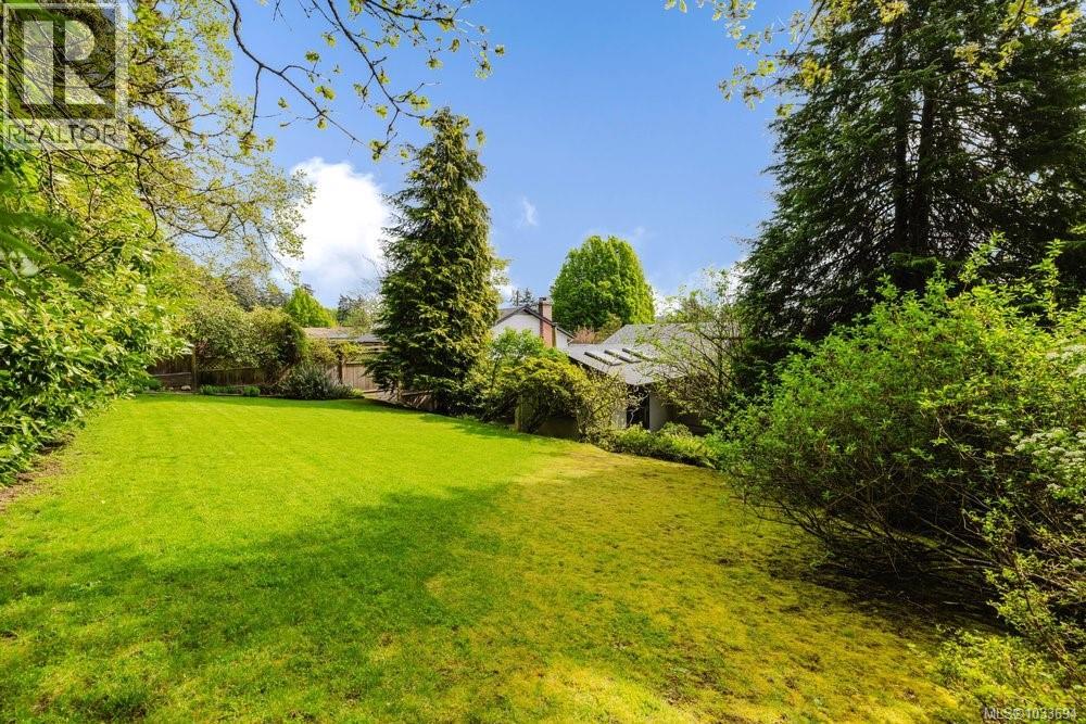  4312 Parkside Crescent, Saanich