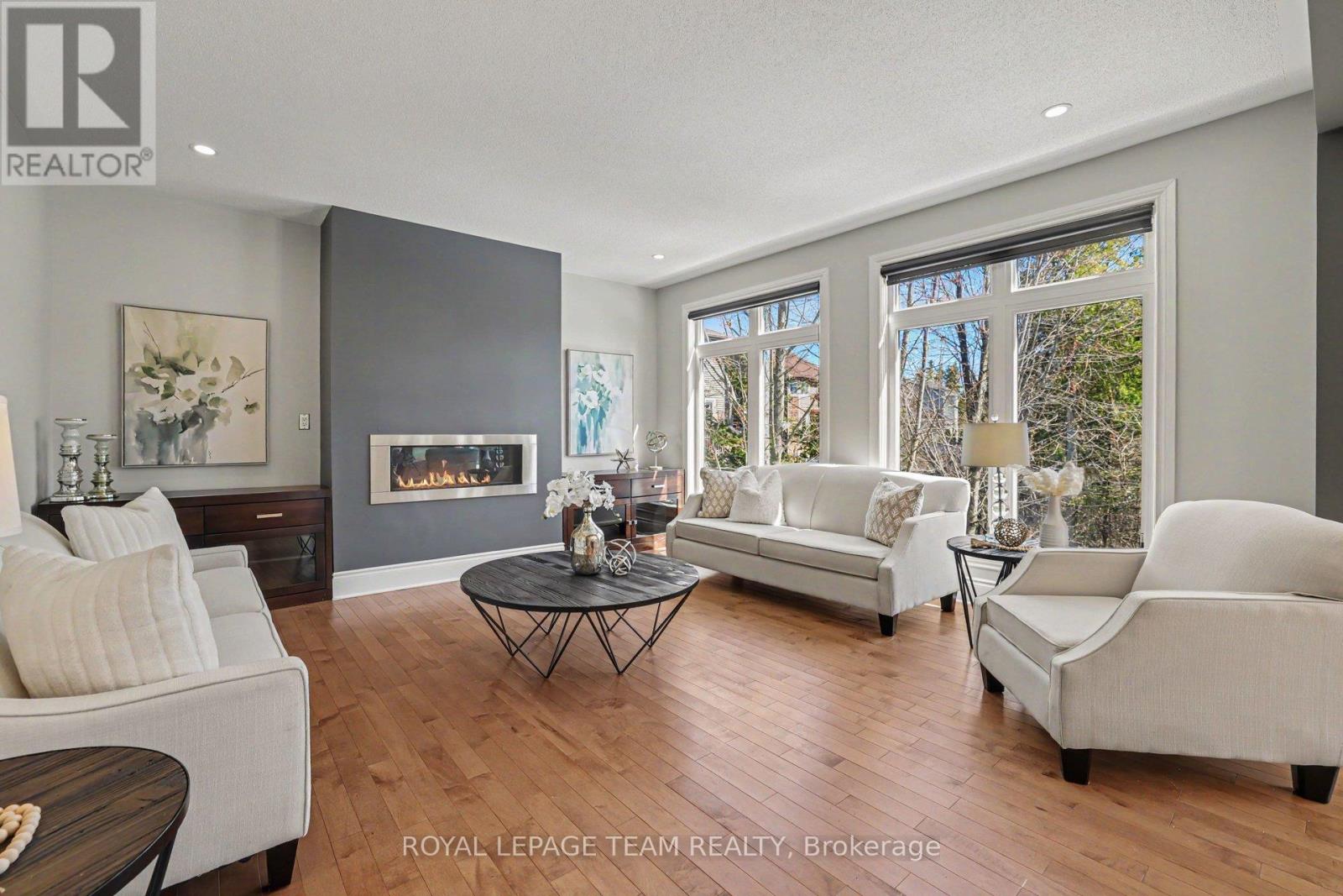 594 OVERLAND DRIVE - 13