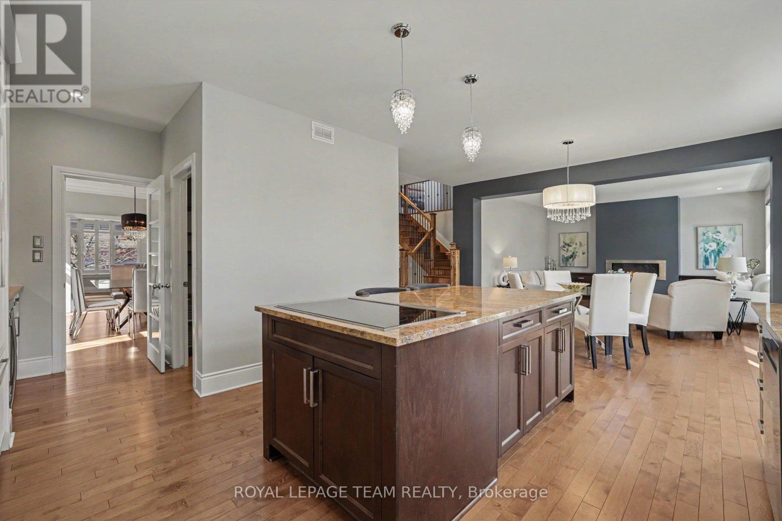 594 OVERLAND DRIVE - 16