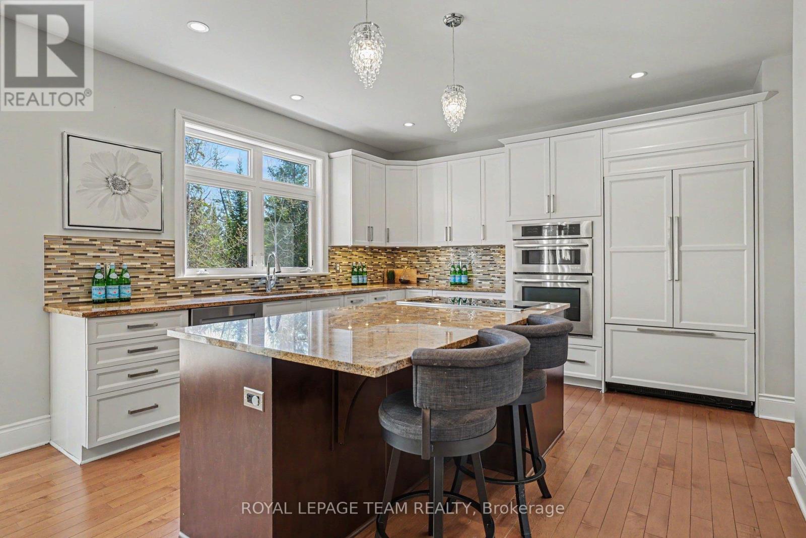 594 OVERLAND DRIVE - 17
