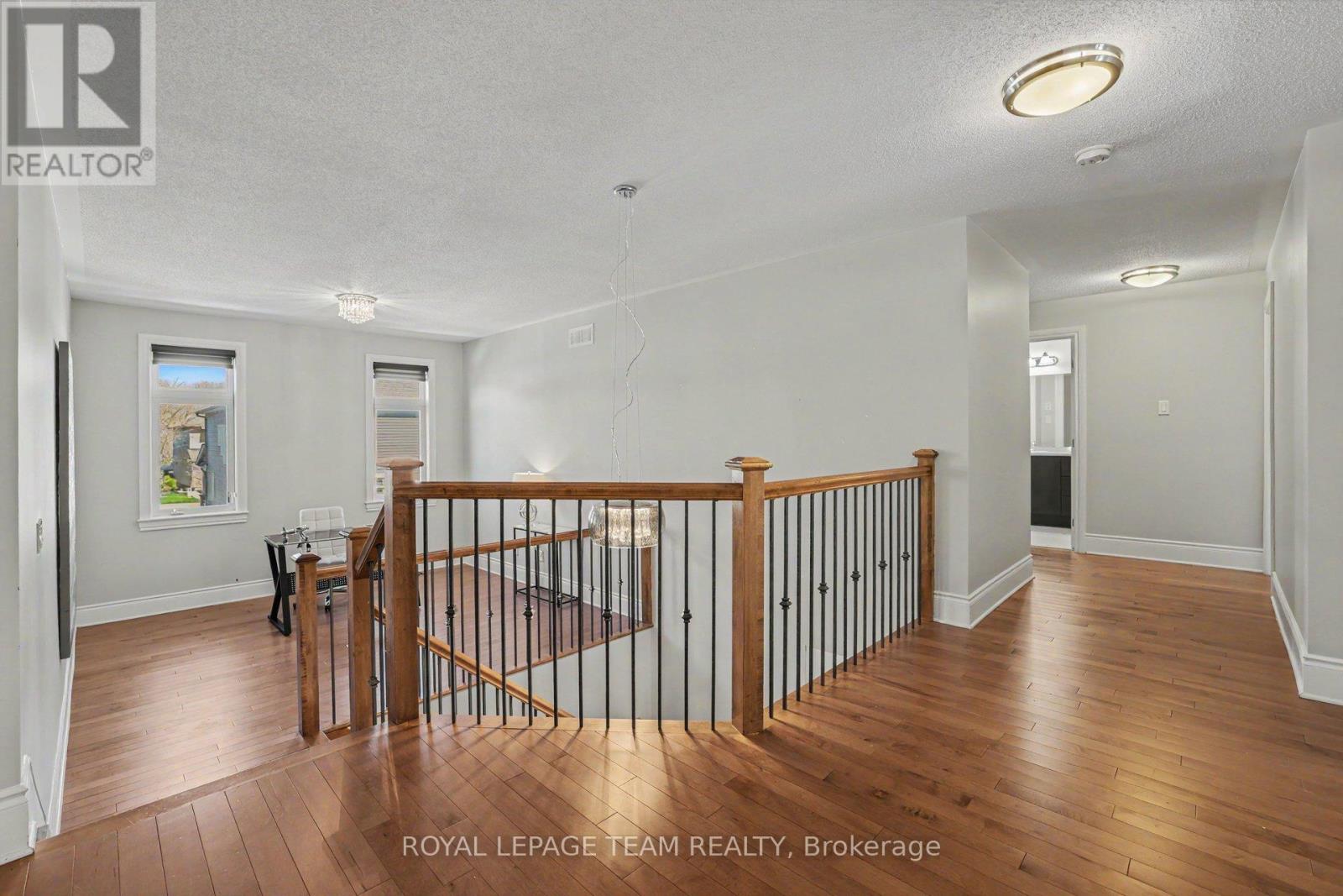 594 OVERLAND DRIVE - 22