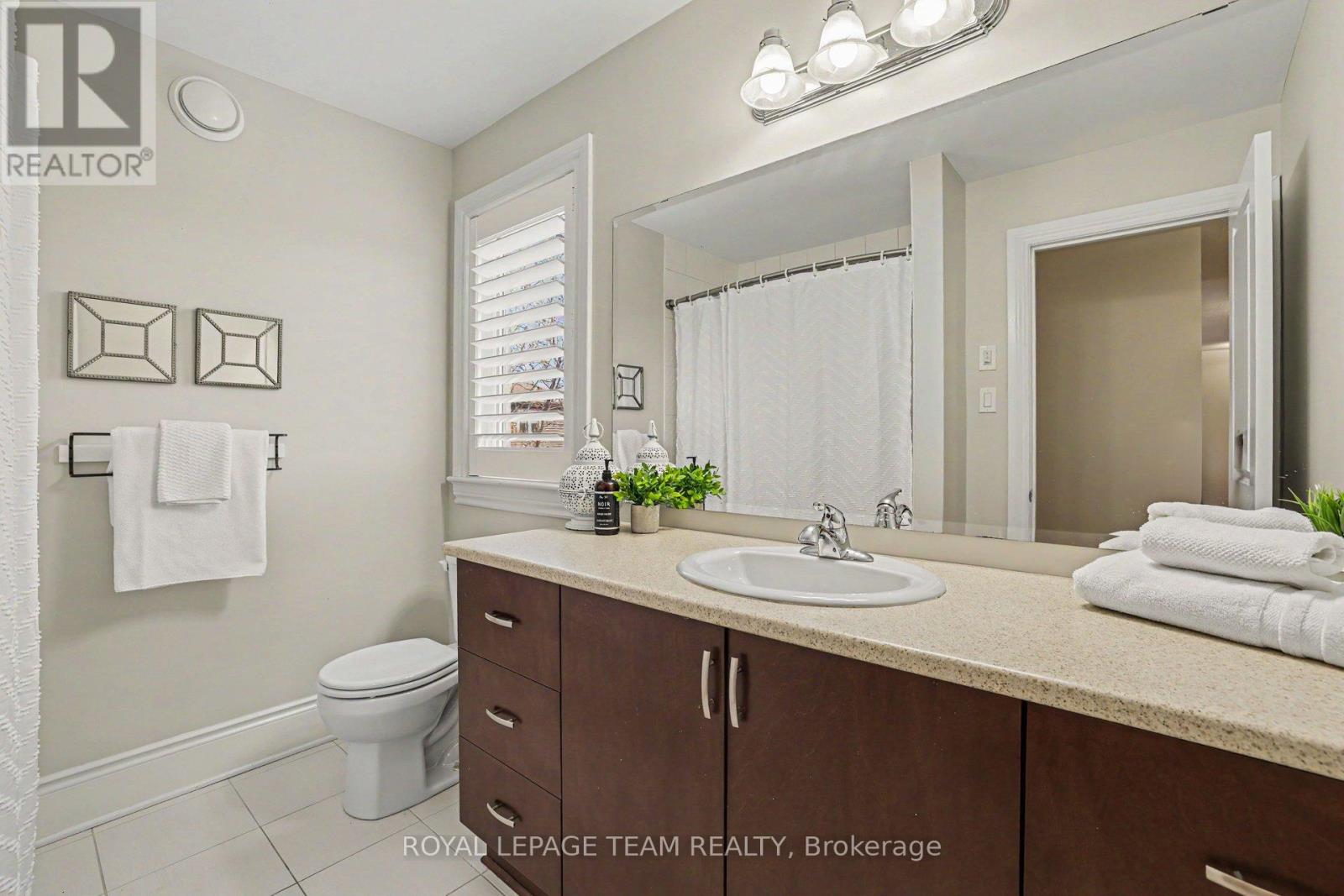 594 OVERLAND DRIVE - 36