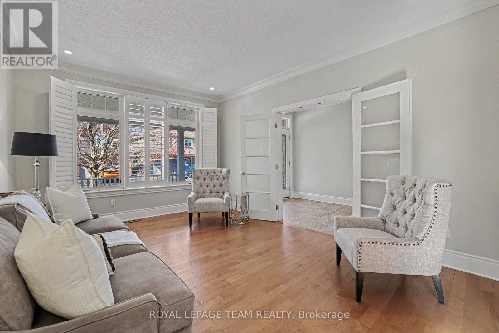 594 OVERLAND DRIVE - 7