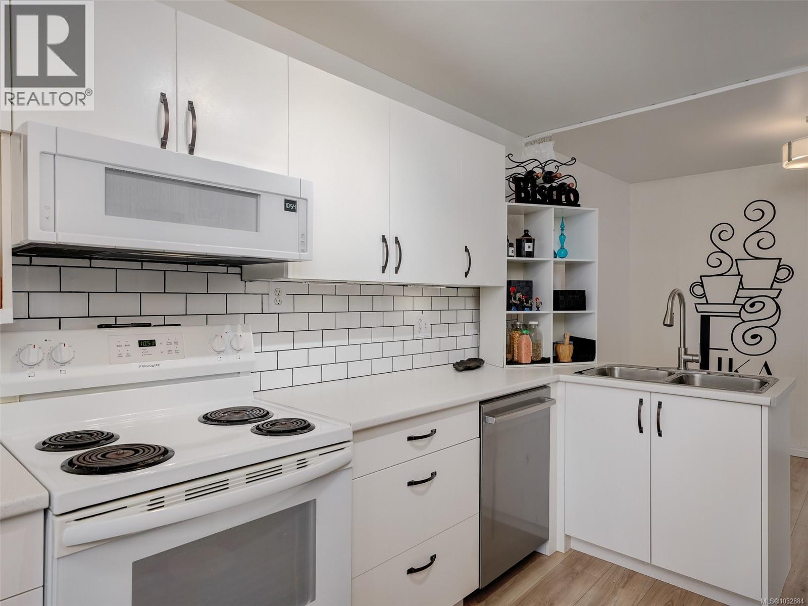 41 909 Admirals Rd, Esquimalt