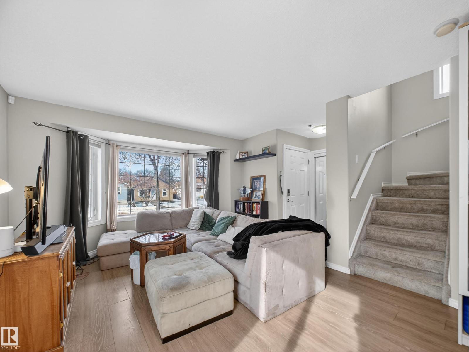 11933 77 ST NW, Edmonton