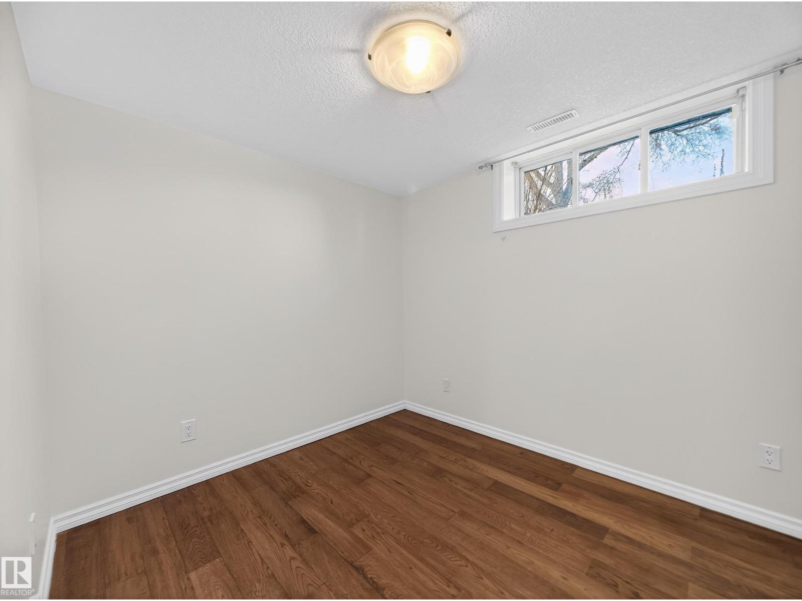 11933 77 ST NW, Edmonton